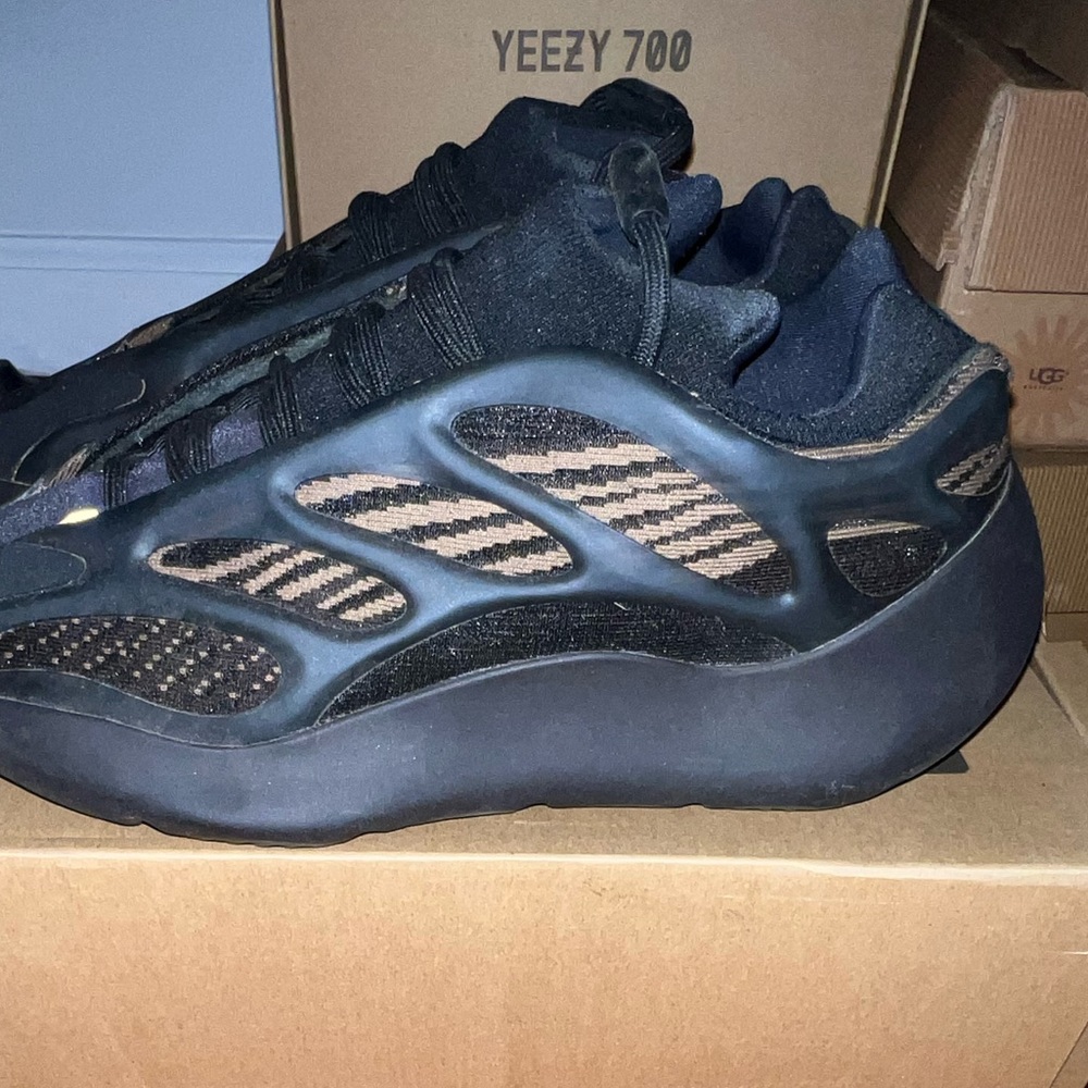 adidas Yeezy 700 V3 Clay Brown